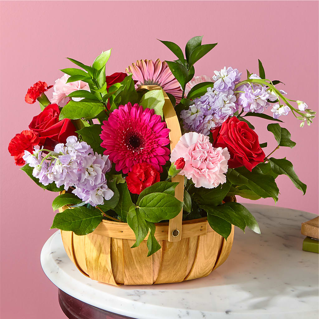 Pink Picnic Basket – COUNTRY HEARTH FLOWER & GIFT SHOP, East Berlin PA