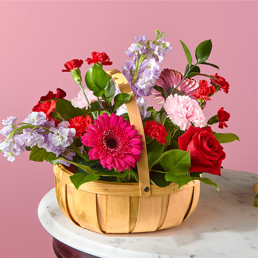 Pink Picnic Basket – COUNTRY HEARTH FLOWER & GIFT SHOP, East Berlin PA