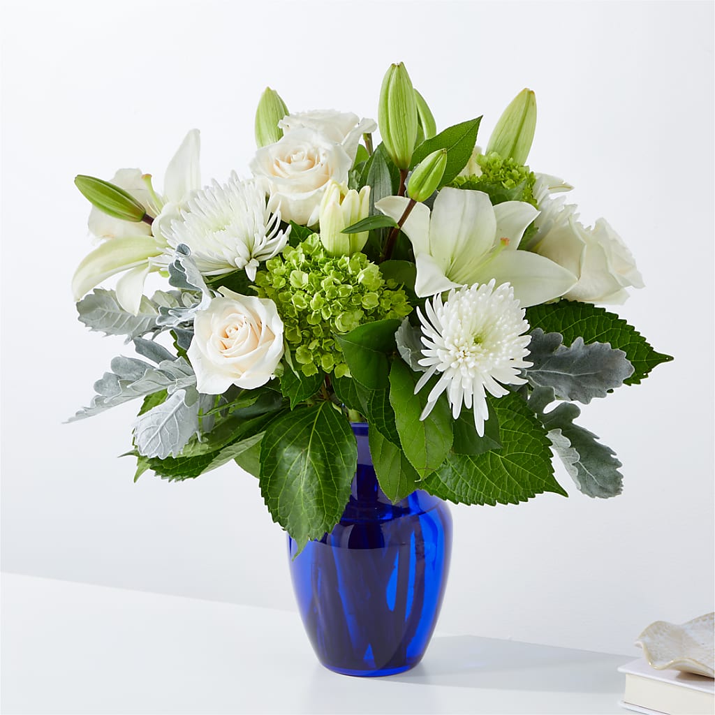 Snowy Dreams Bouquet – COUNTRY HEARTH FLOWER & GIFT SHOP, East Berlin PA