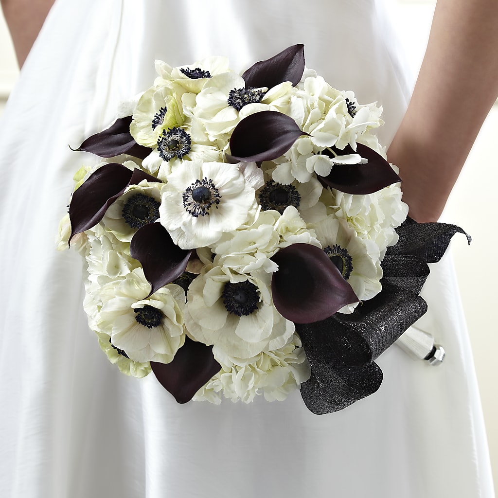 To Have and To Hold Bouquet – COUNTRY HEARTH FLOWER & GIFT SHOP, East Berlin PA