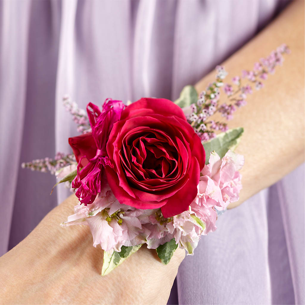 Rose Charm Corsage – COUNTRY HEARTH FLOWER & GIFT SHOP, East Berlin PA