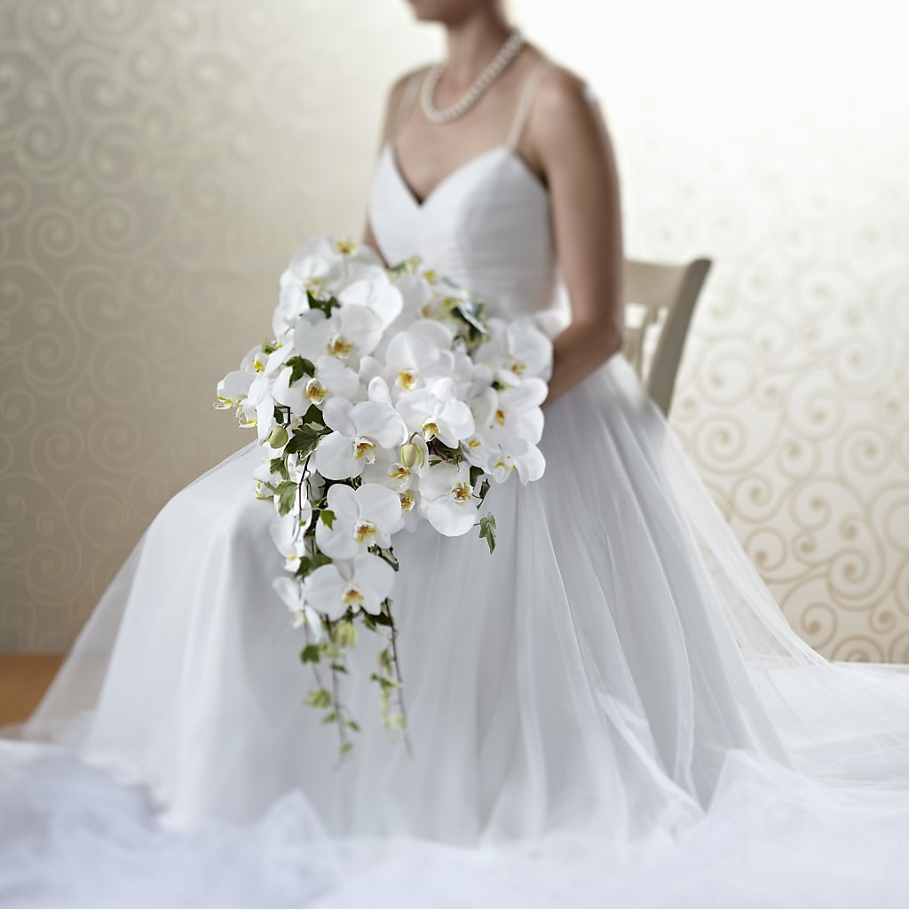Classic White Bouquet – COUNTRY HEARTH FLOWER & GIFT SHOP, East Berlin PA