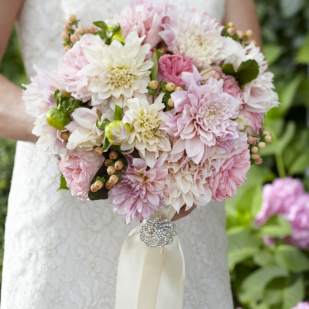Heart's Promise Bouquet – COUNTRY HEARTH FLOWER & GIFT SHOP, East Berlin PA