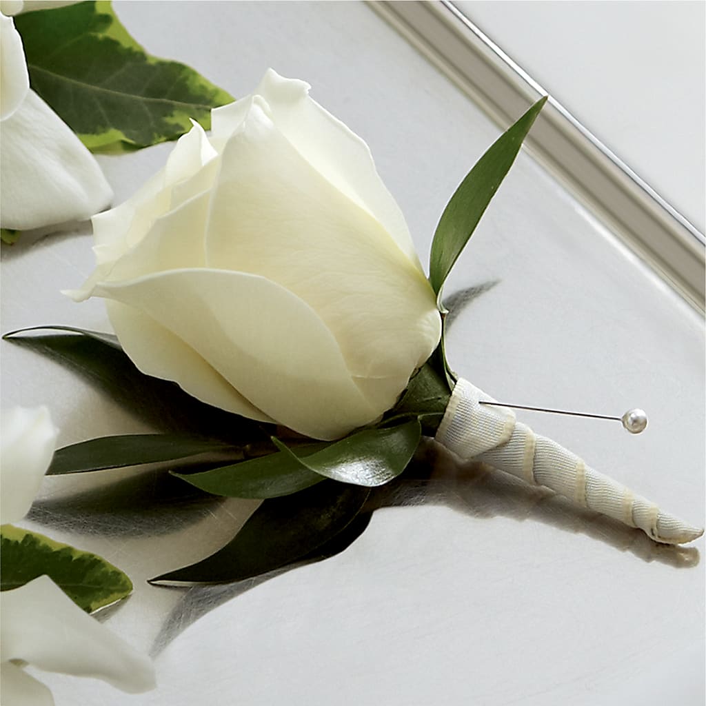 White Rose Boutonniere – COUNTRY HEARTH FLOWER & GIFT SHOP, East Berlin PA