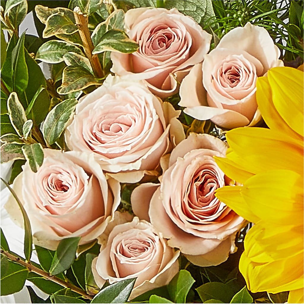 The Good Life Bouquet – COUNTRY HEARTH FLOWER & GIFT SHOP, East Berlin PA