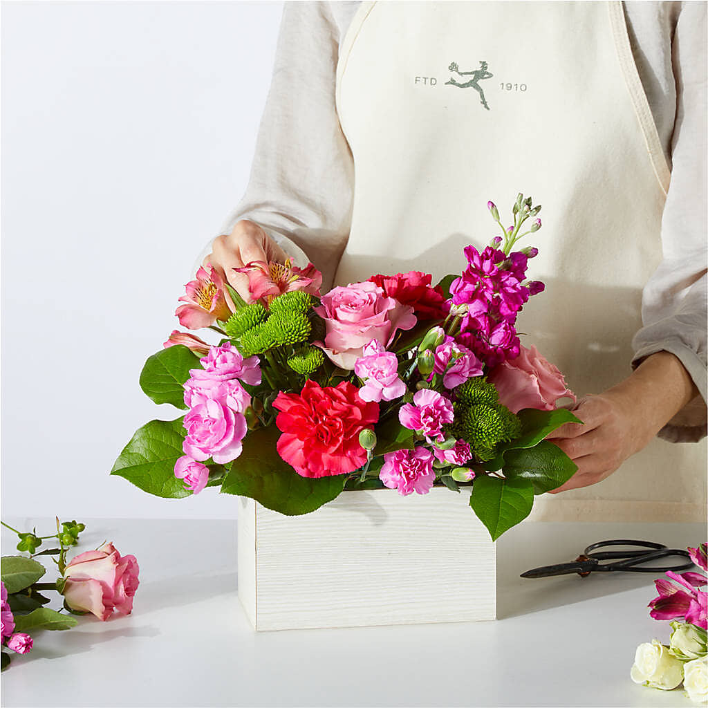 Sweetberry Box – A Florist Original – COUNTRY HEARTH FLOWER & GIFT SHOP, East Berlin PA
