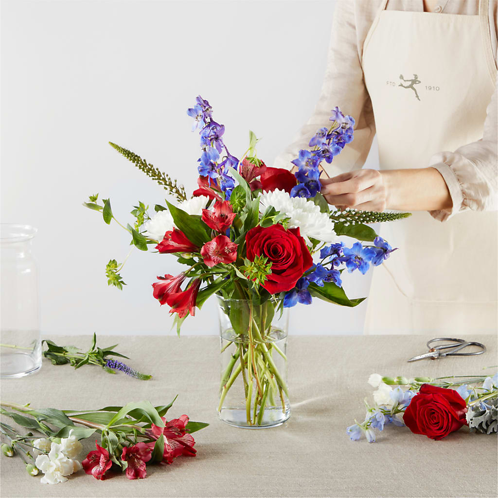 Star Spangled - A Florist Original – COUNTRY HEARTH FLOWER & GIFT SHOP, East Berlin PA