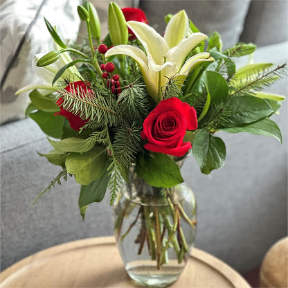 Sparkling Snowflakes Bouquet – COUNTRY HEARTH FLOWER & GIFT SHOP, East Berlin PA