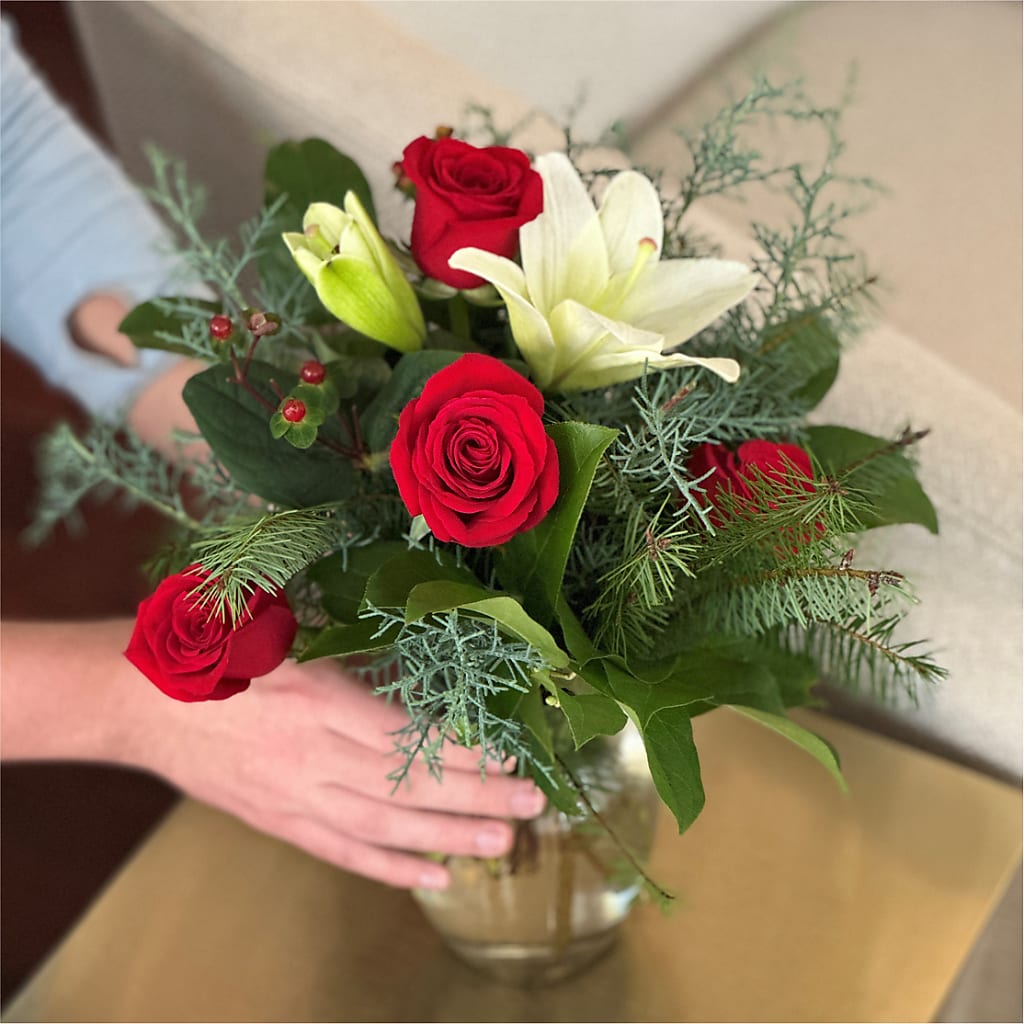 Glittering Lights Bouquet – COUNTRY HEARTH FLOWER & GIFT SHOP, East Berlin PA