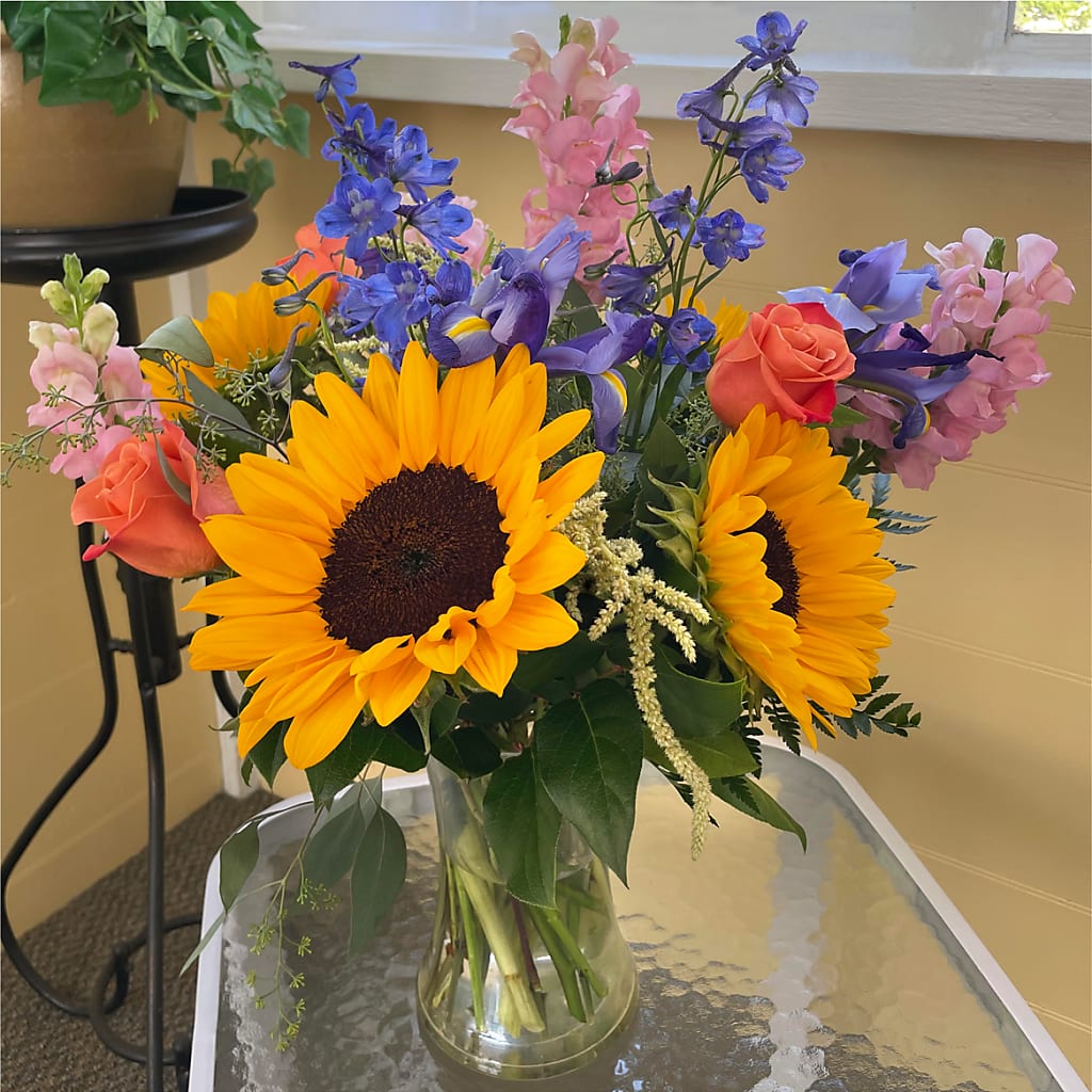 Rays of Life Bouquet – COUNTRY HEARTH FLOWER & GIFT SHOP, East Berlin PA
