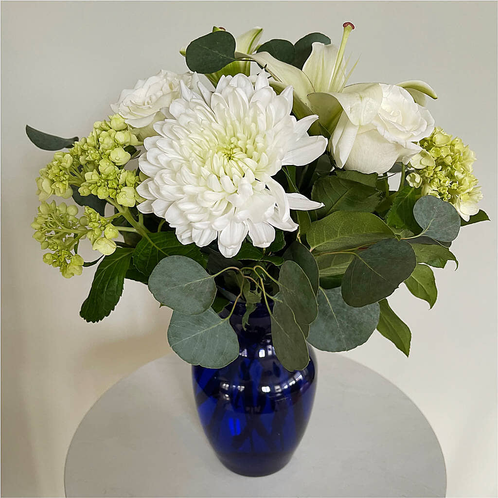 Snowy Dreams Bouquet – COUNTRY HEARTH FLOWER & GIFT SHOP, East Berlin PA