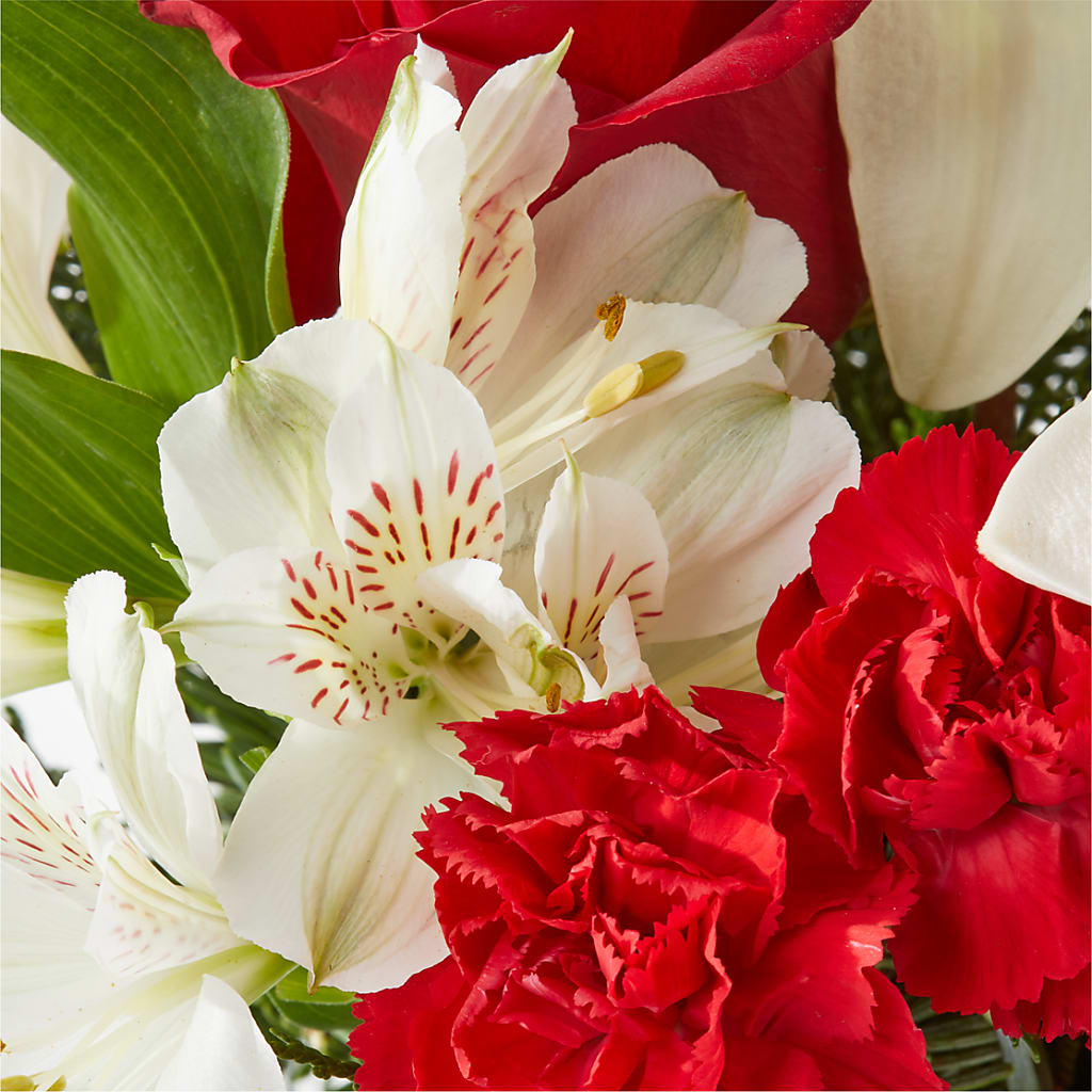 Holiday Season Bouquet – COUNTRY HEARTH FLOWER & GIFT SHOP, East Berlin PA