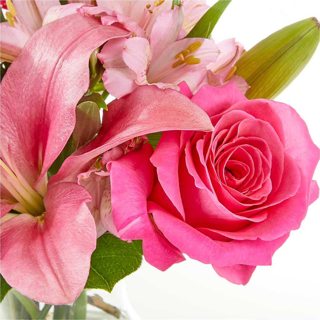 Lots of Love Bouquet – COUNTRY HEARTH FLOWER & GIFT SHOP, East Berlin PA