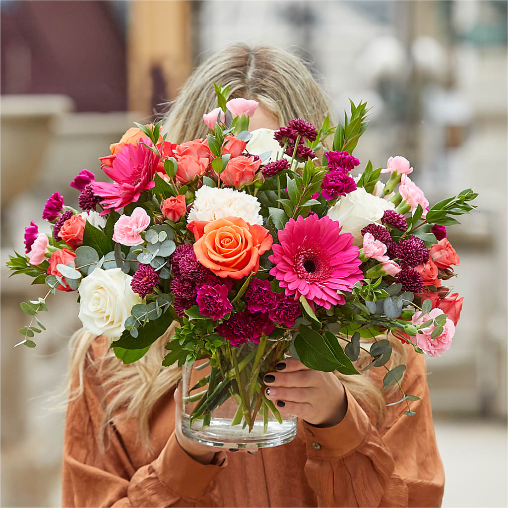 Smell the Roses Bouquet – COUNTRY HEARTH FLOWER & GIFT SHOP, East Berlin PA