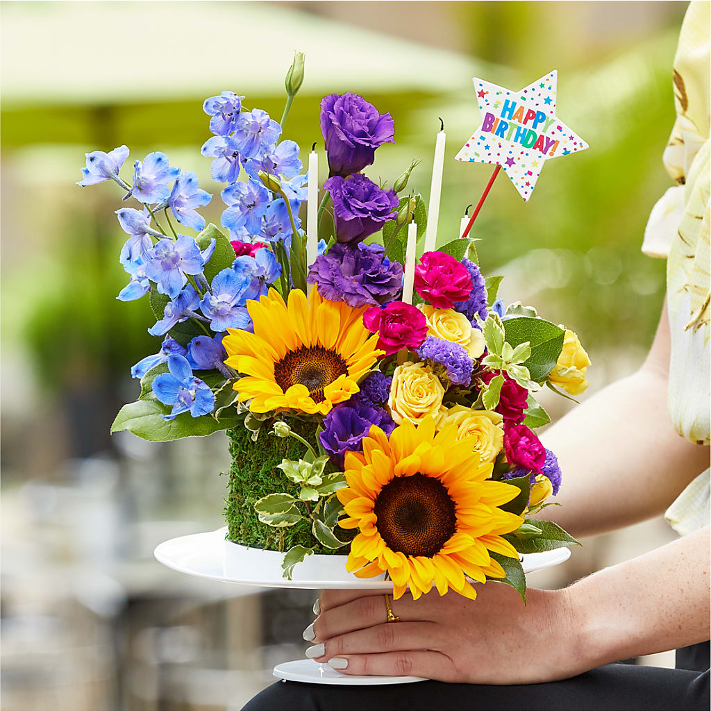 Star of the Day Floral Cake – COUNTRY HEARTH FLOWER & GIFT SHOP, East Berlin PA